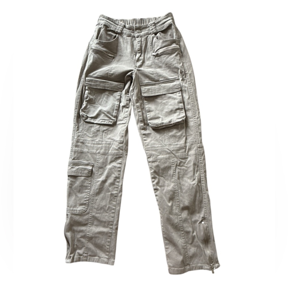 Women’s khaki cargo pants with pockets and zipper closure by Honey peach size S